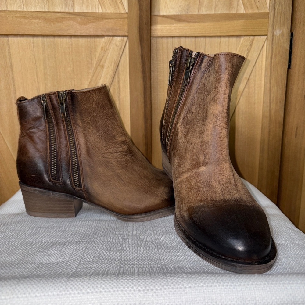 Circle G Two-Tone Brown Leather Ankle Booties with Side Zips - Picture 2 of 7